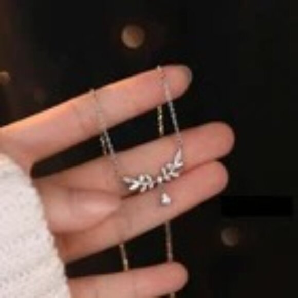 925 Sterling Silver Zircon Necklace – Elegant Leaf Pendant for Women - Picture 4 of 6